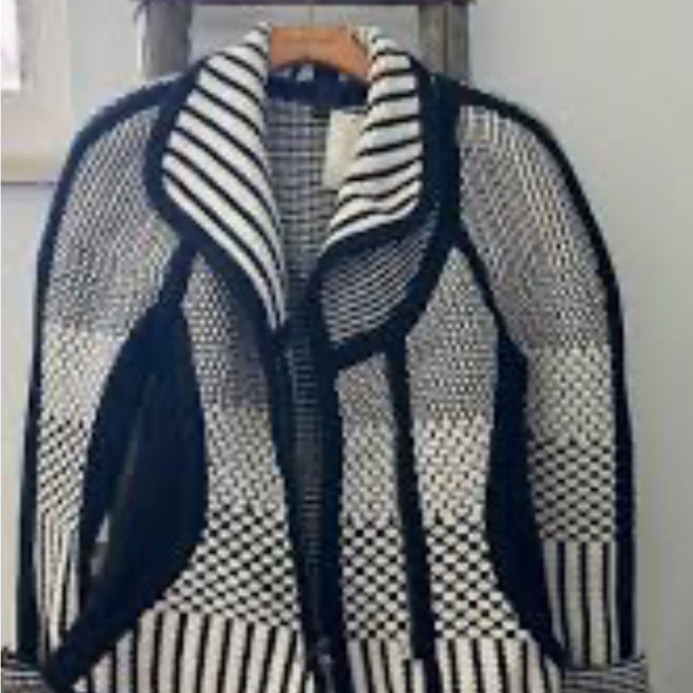 OHNE TITEL size Med excellent condition sweater / blazer